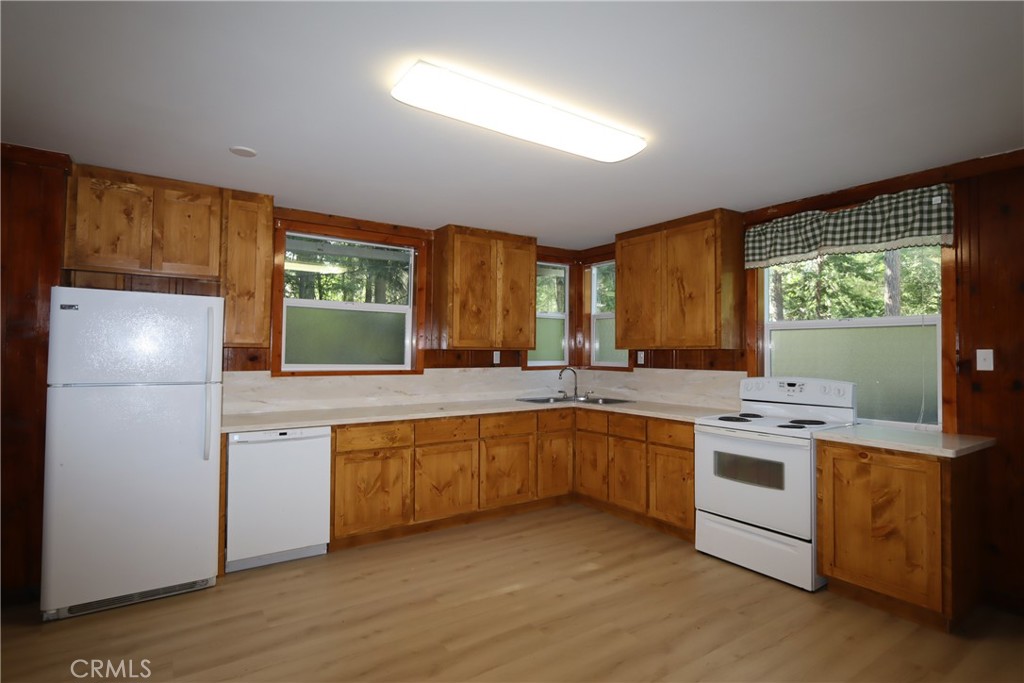 10466 Redwood Road Middletown, CA 95461 - Photo 3 of 14 a kitchen with stainless steel appliances granite countertop a stove a sink and a refrigerator