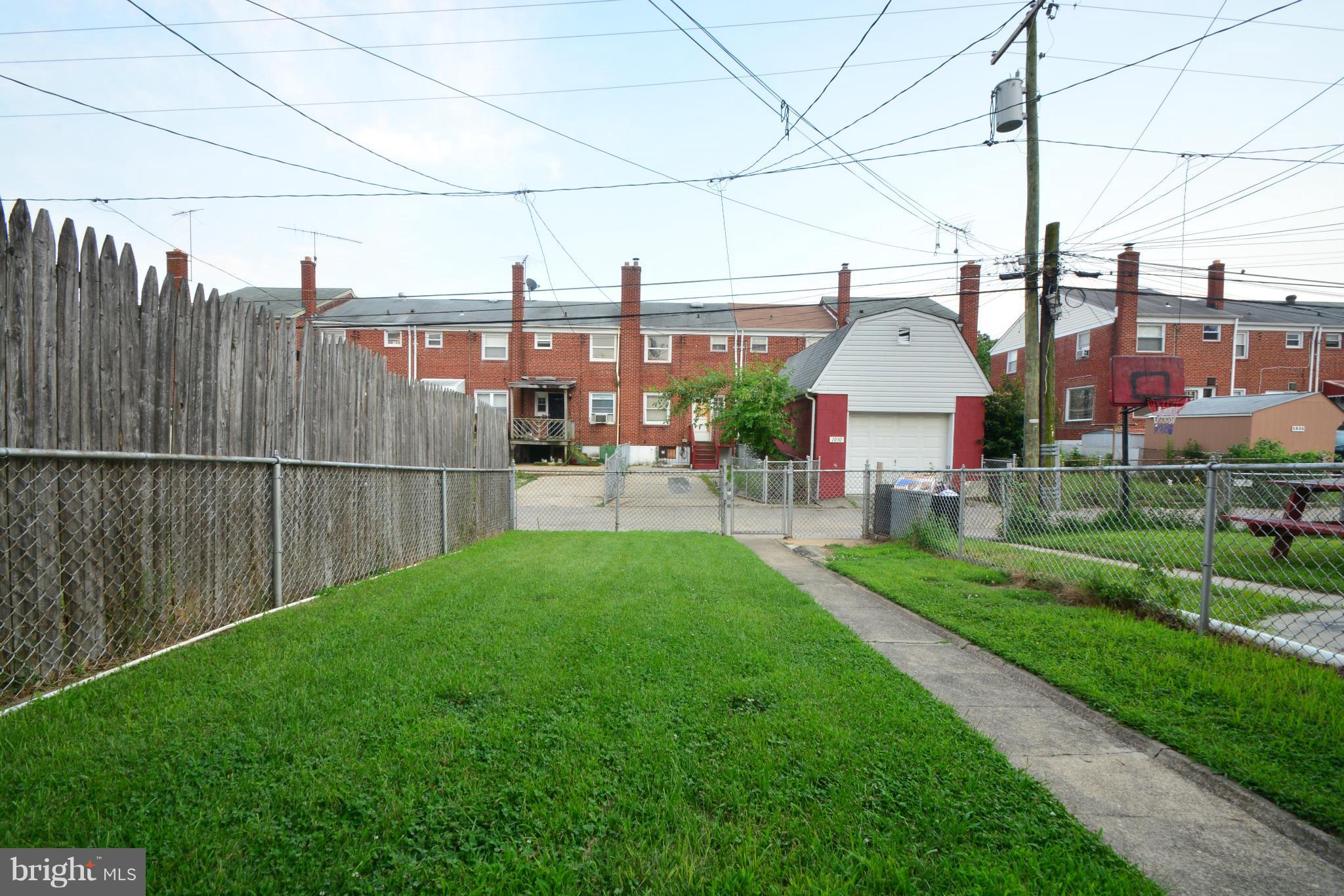 1029 Arncliffe Road Baltimore, MD 21221 - Photo 28 of 30 Large play yard