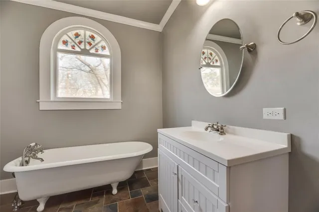 $270,000 | 203 Bellevue Drive, Cleburne, TX 76033