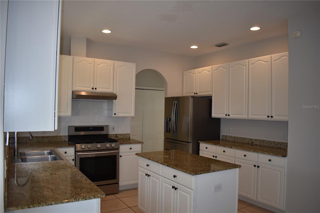 15509 Montilla Loop Tampa, FL 33625 - Photo 4 of 20 a kitchen with granite countertop a sink stove and refrigerator