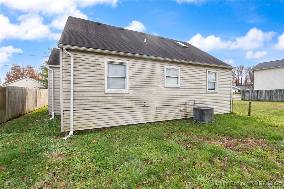 3941 Carver Street New Albany, IN 47150 - Photo 8 of 35