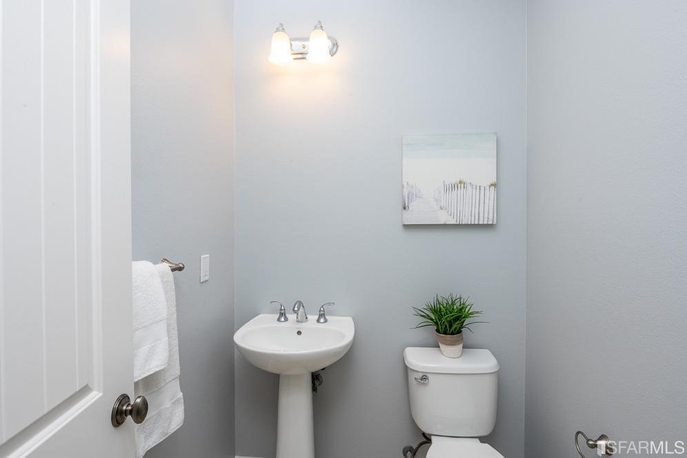 542 Labro Court San Ramon, CA 94582 - Photo 14 of 41 a bathroom with a sink toilet and a mirror