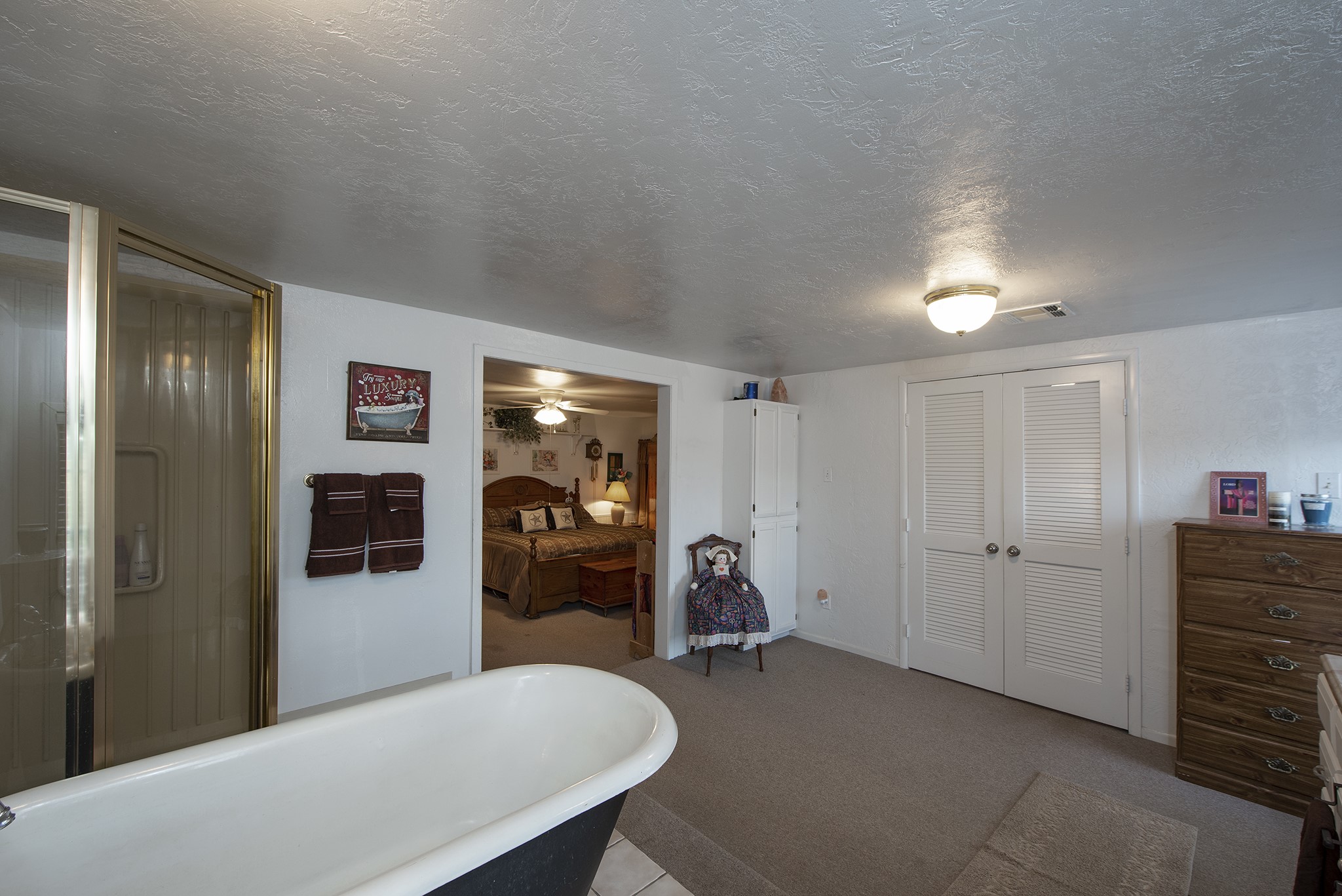 22234 Castle Road Waller, TX 77484 - Photo 29 of 50 a living room with furniture a flat screen tv and a refrigerator