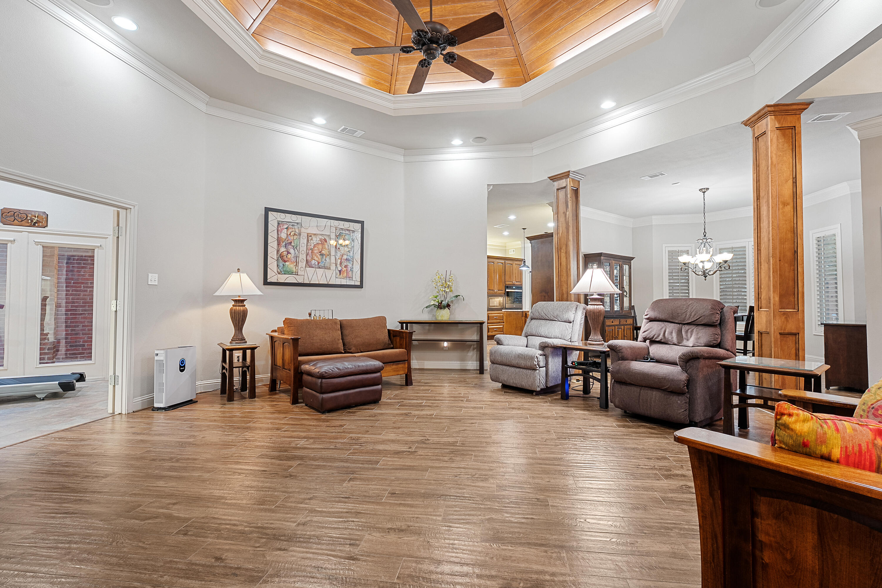 7502 Norfolk Avenue Lubbock, TX 79423 - Photo 8 of 41 a living room with furniture and a large window