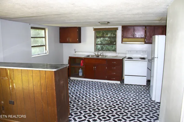 $95,000 | 1886 5th Street, Jellico, TN 37762