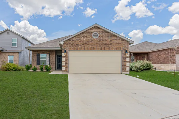 $1,850 | 14651 Latigo Loop, Elmendorf, TX 78112