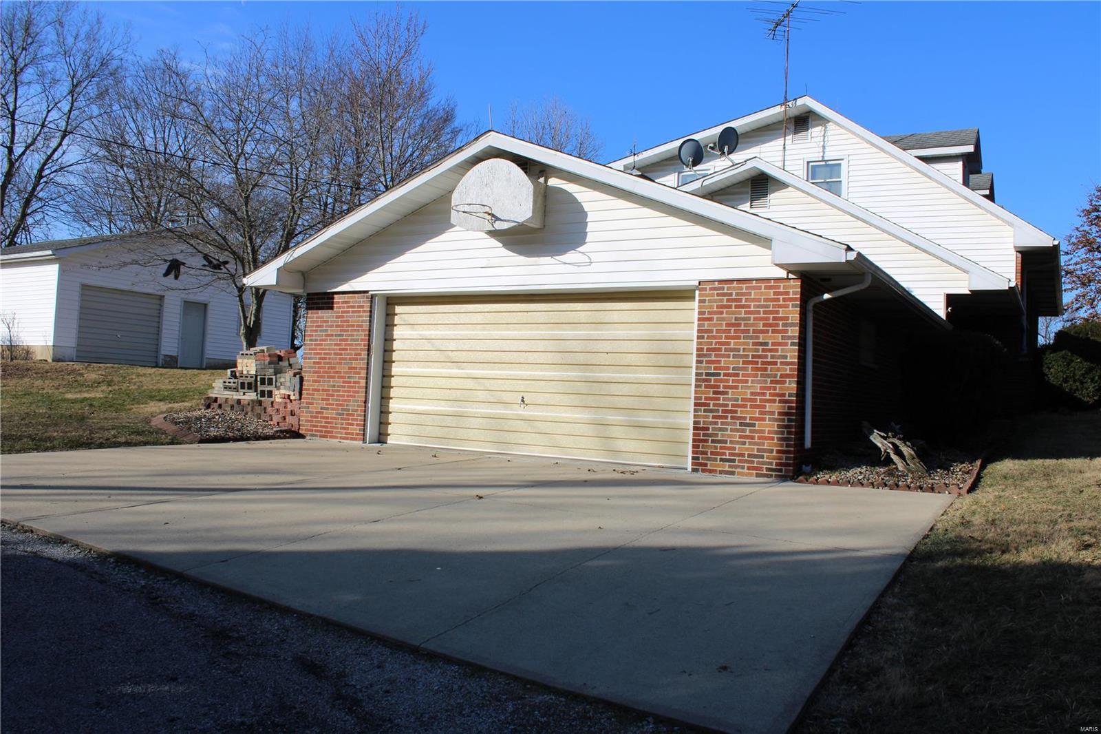 13438 Michael Road Highland, IL 62249 - Photo 39 of 47