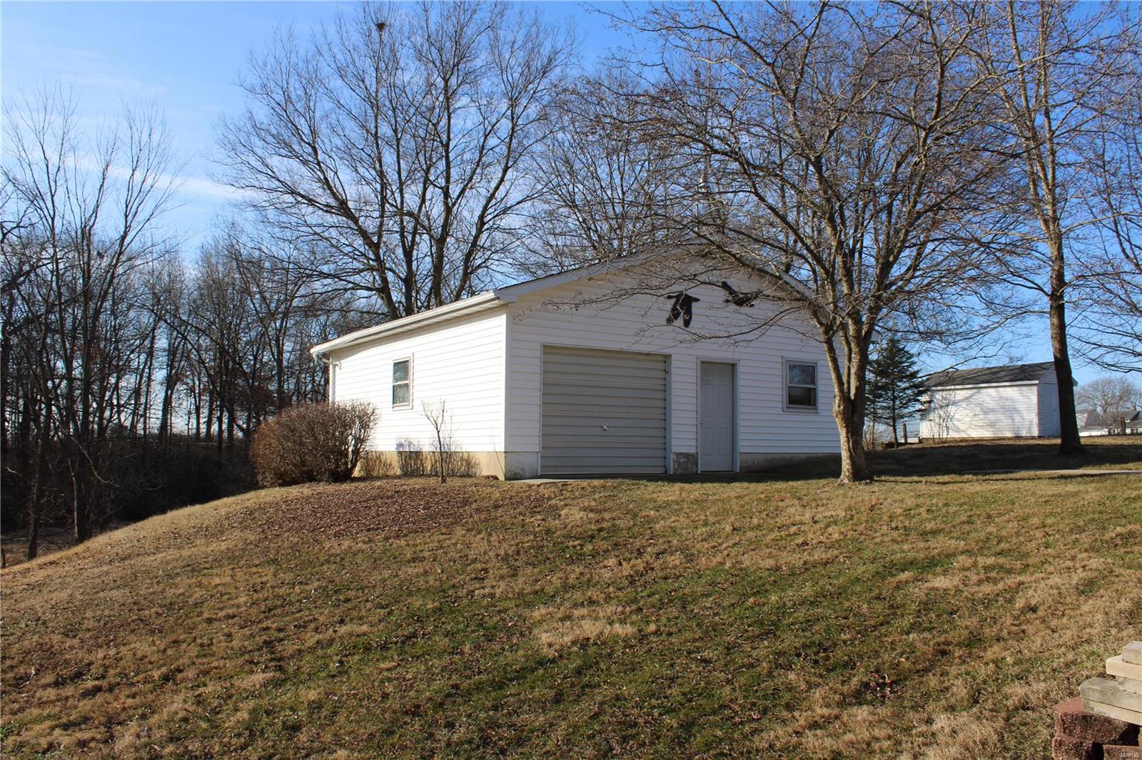 13438 Michael Road Highland, IL 62249 - Photo 40 of 47