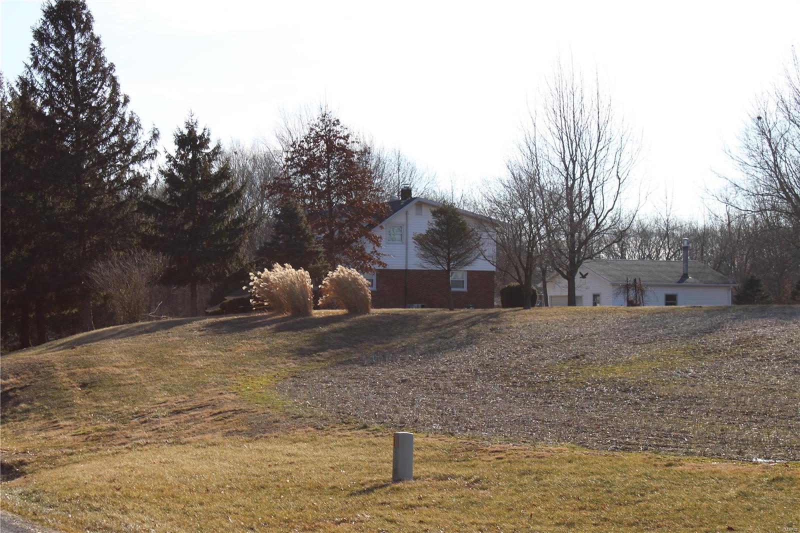 13438 Michael Road Highland, IL 62249 - Photo 5 of 47