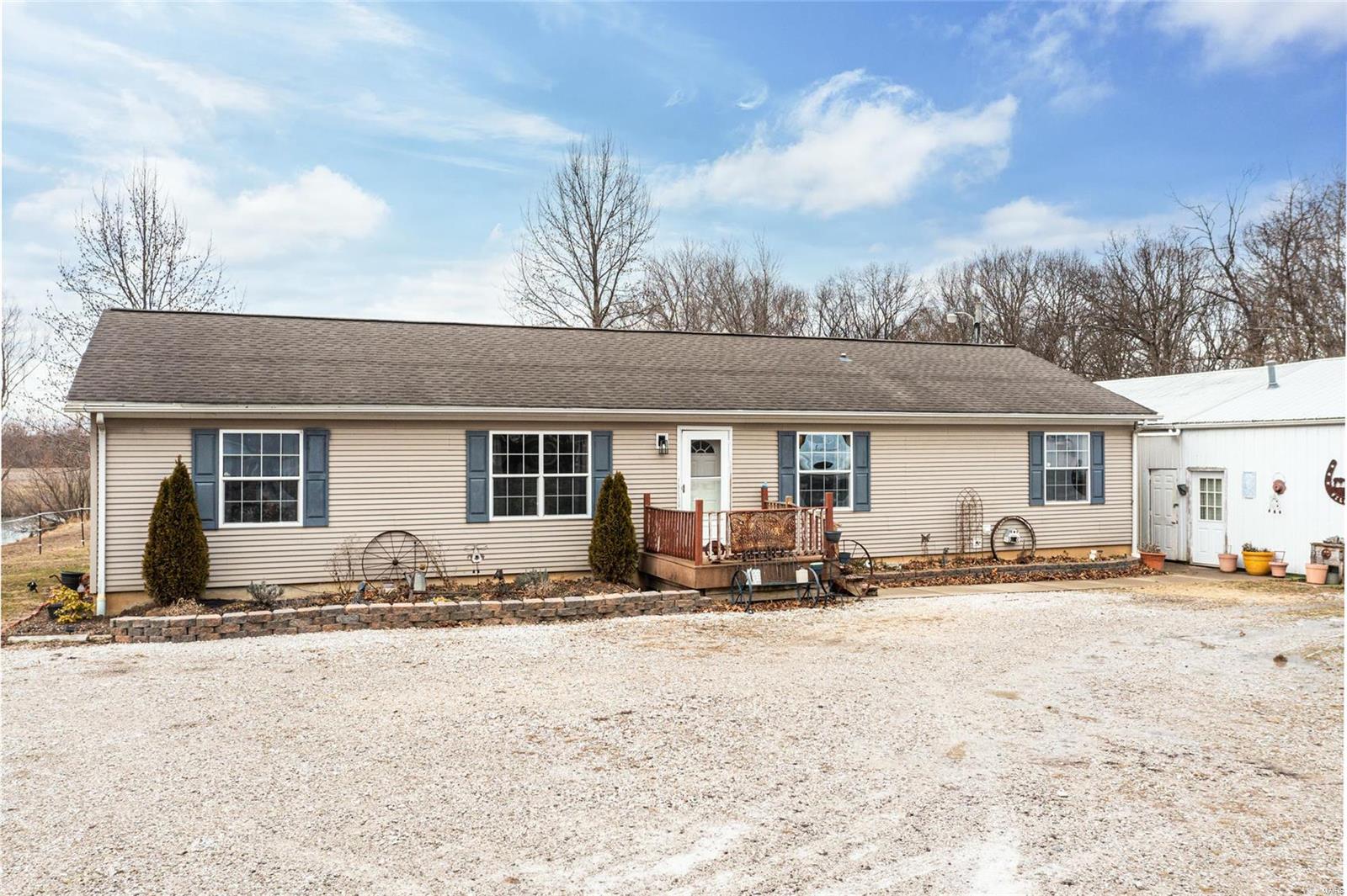 3851 Bono Road Staunton, IL 62088 - Photo 1 of 56