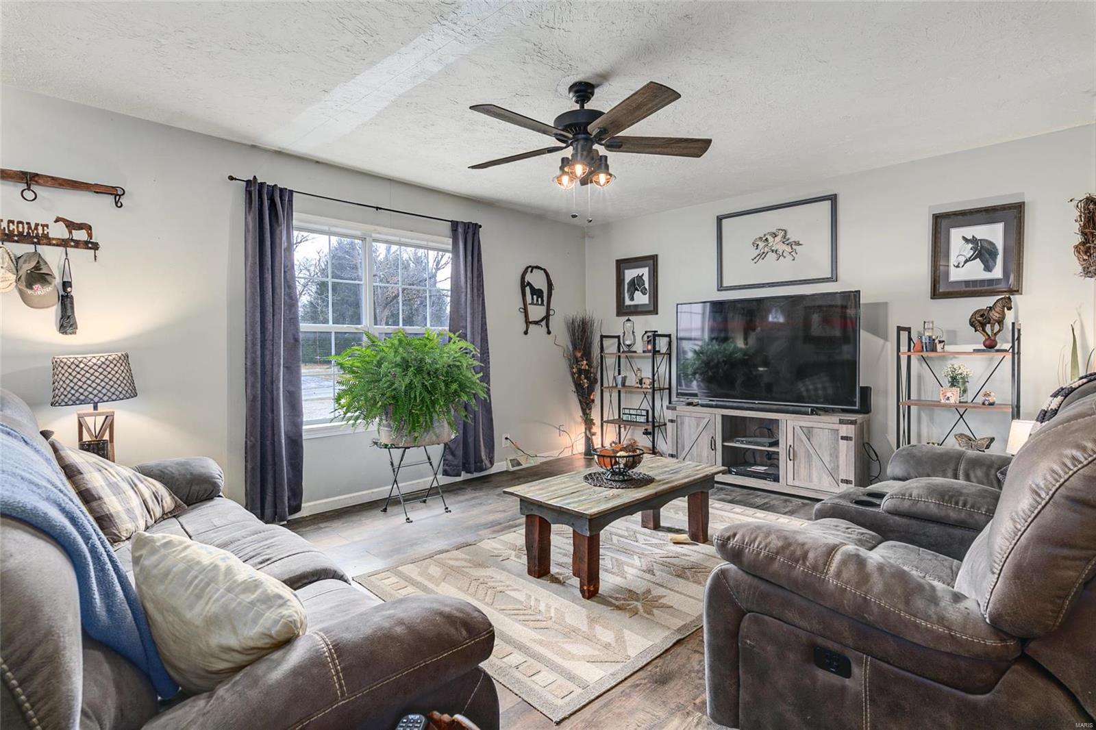 3851 Bono Road Staunton, IL 62088 - Photo 5 of 56