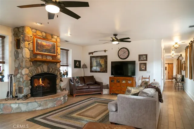 $674,900 | 33303 Lakeview Drive, Running Springs, CA 92382