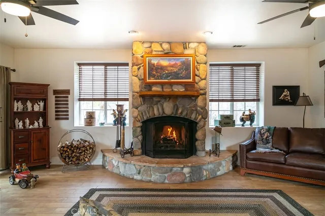 $674,900 | 33303 Lakeview Drive, Running Springs, CA 92382