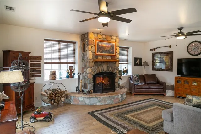 $674,900 | 33303 Lakeview Drive, Running Springs, CA 92382