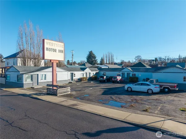 a view of multiple house