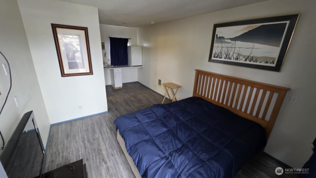 407 West 1st Avenue Ritzville, WA 99169 - Photo 16 of 26 a living room with furniture and wooden floor