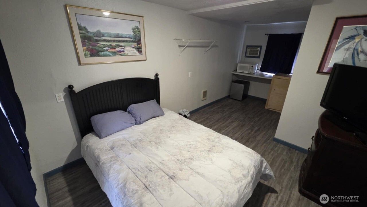 407 West 1st Avenue Ritzville, WA 99169 - Photo 18 of 26 a bedroom with a bed and furniture