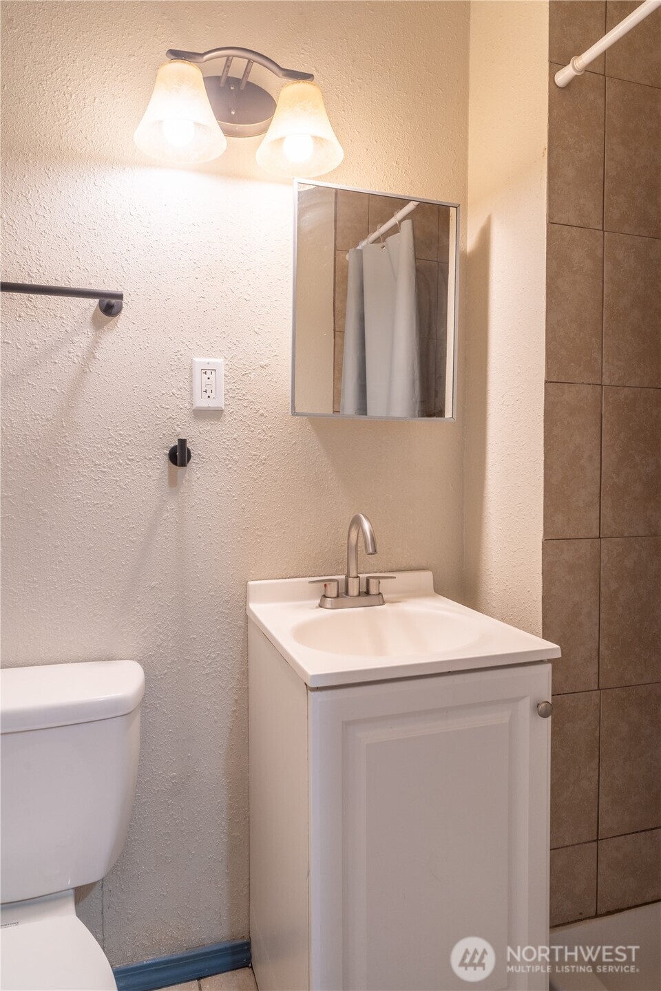 407 West 1st Avenue Ritzville, WA 99169 - Photo 24 of 26 a bathroom with a sink toilet and mirror