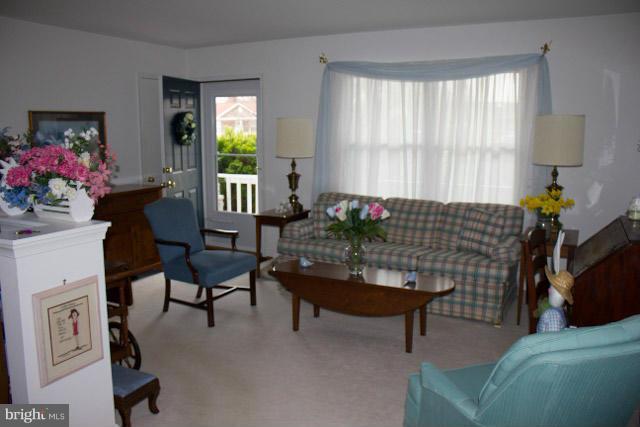10289 Abbott Road Manassas, VA 20110 - Photo 4 of 23 Living Room