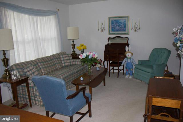 10289 Abbott Road Manassas, VA 20110 - Photo 5 of 23 Living Room