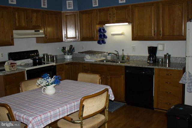 10289 Abbott Road Manassas, VA 20110 - Photo 6 of 23 Kitchen
