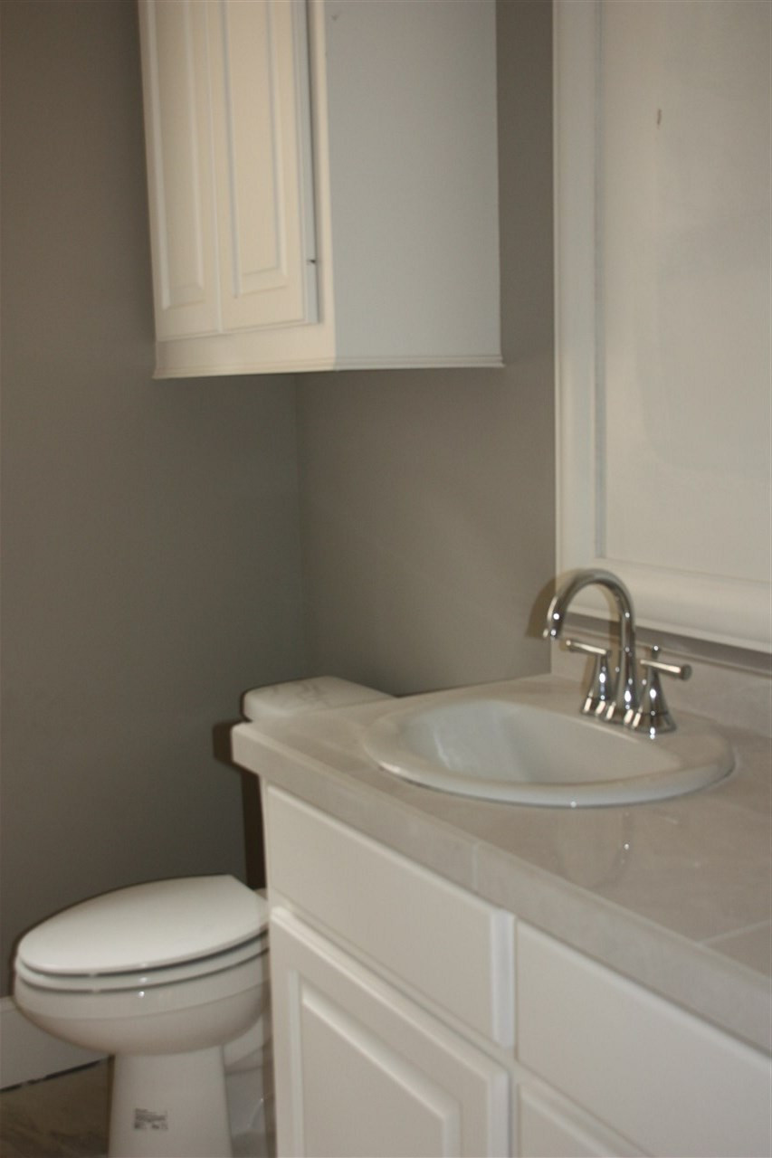 307 Rue Chateau Ridgeland, MS 39157 - Photo 11 of 13 Hall Bath for guests.