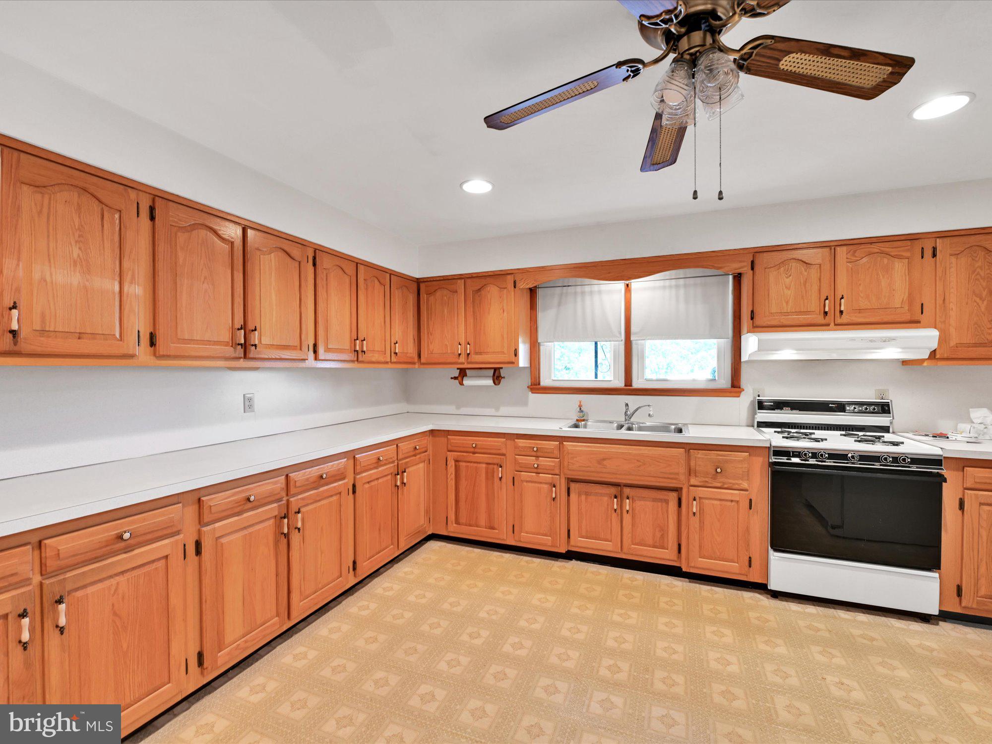 8473 Orchard Road Spring Grove, PA 17362 - Photo 9 of 28