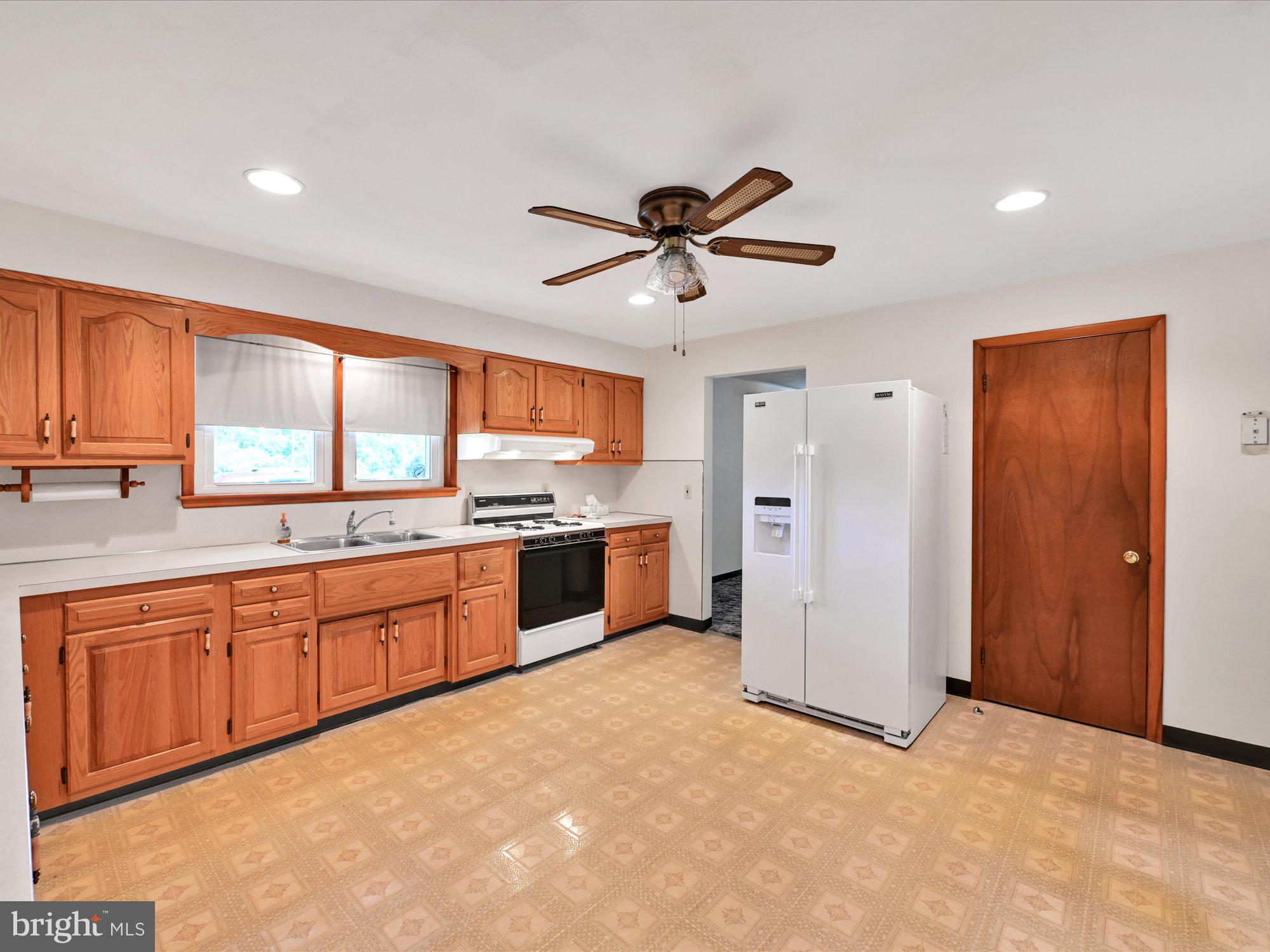 8473 Orchard Road Spring Grove, PA 17362 - Photo 10 of 28