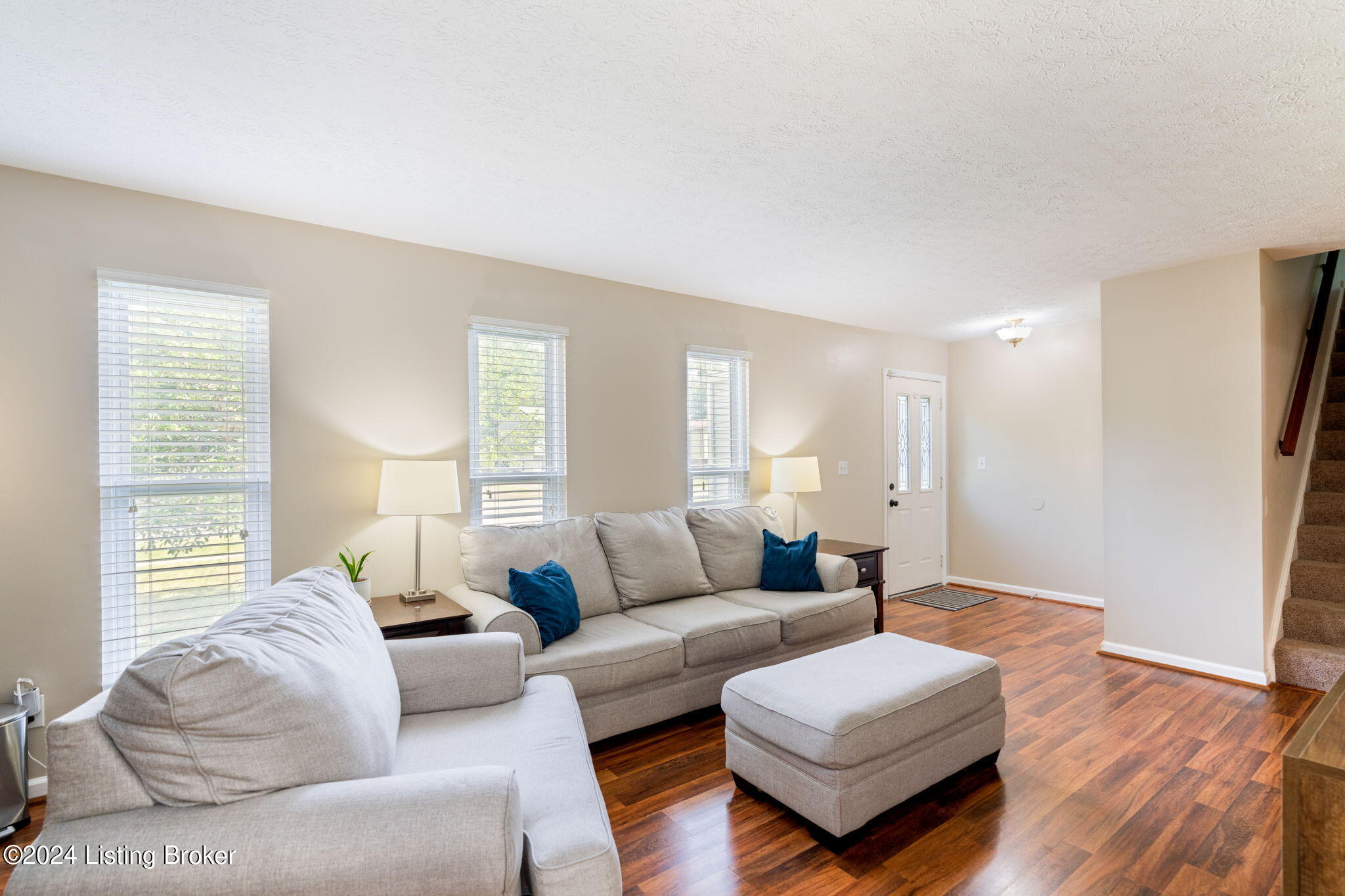 11834 Olde Spring Road Louisville, KY 40245 - Photo 2 of 34 Living Room