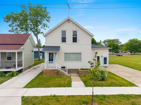 $179,900 | 2528 Taylor Street, Marinette, WI 54143