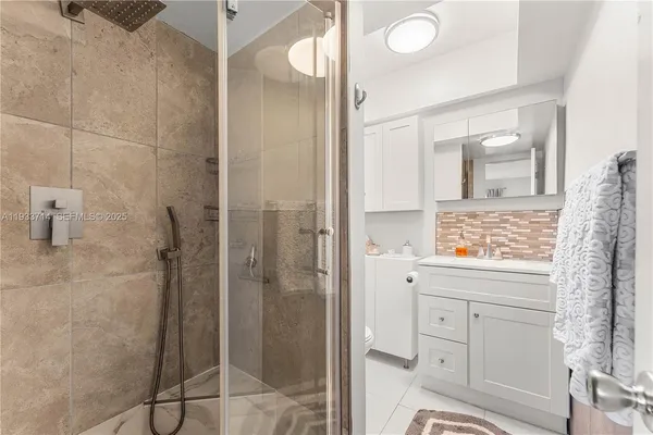 $429,900 | 743 North Riverside Drive, Unit 5C, Pompano Beach, FL 33062