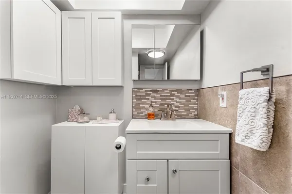 $429,900 | 743 North Riverside Drive, Unit 5C, Pompano Beach, FL 33062