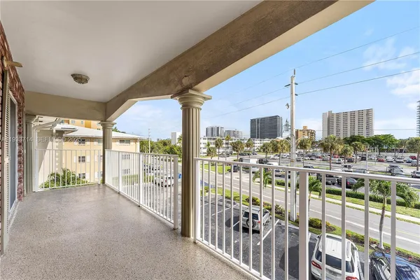 $429,900 | 743 North Riverside Drive, Unit 5C, Pompano Beach, FL 33062