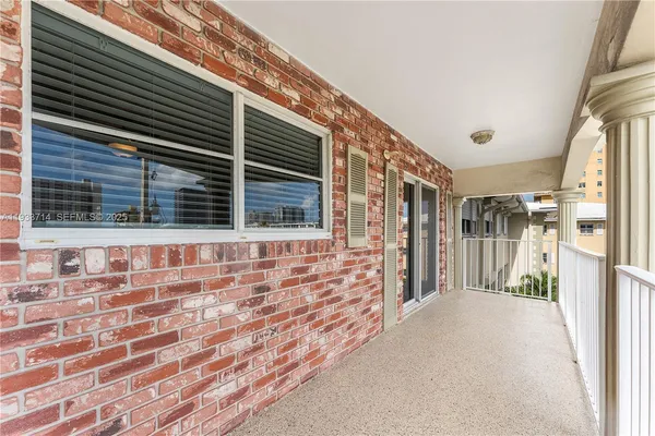 $429,900 | 743 North Riverside Drive, Unit 5C, Pompano Beach, FL 33062