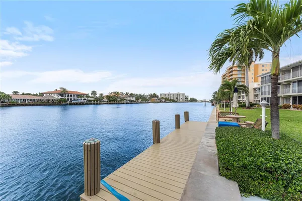 $429,900 | 743 North Riverside Drive, Unit 5C, Pompano Beach, FL 33062