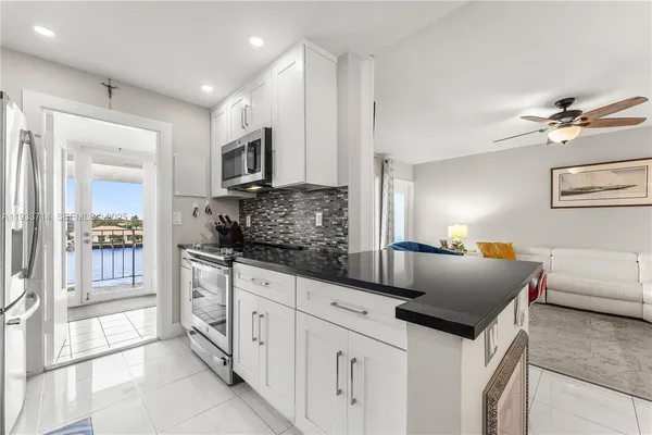 $429,900 | 743 North Riverside Drive, Unit 5C, Pompano Beach, FL 33062