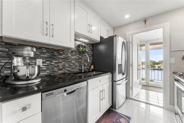 $429,900 | 743 North Riverside Drive, Unit 5C, Pompano Beach, FL 33062