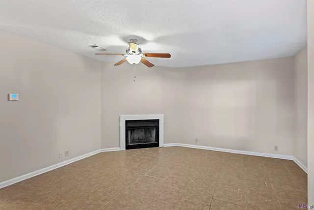 $184,900 | 141 East Boyd Drive, Unit 201, Baton Rouge, LA 70808
