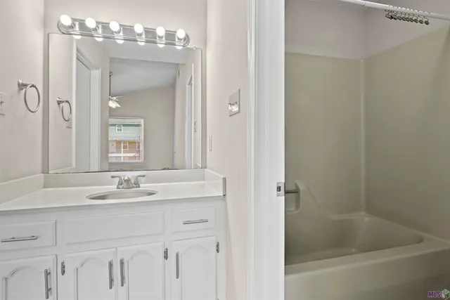 $184,900 | 141 East Boyd Drive, Unit 201, Baton Rouge, LA 70808