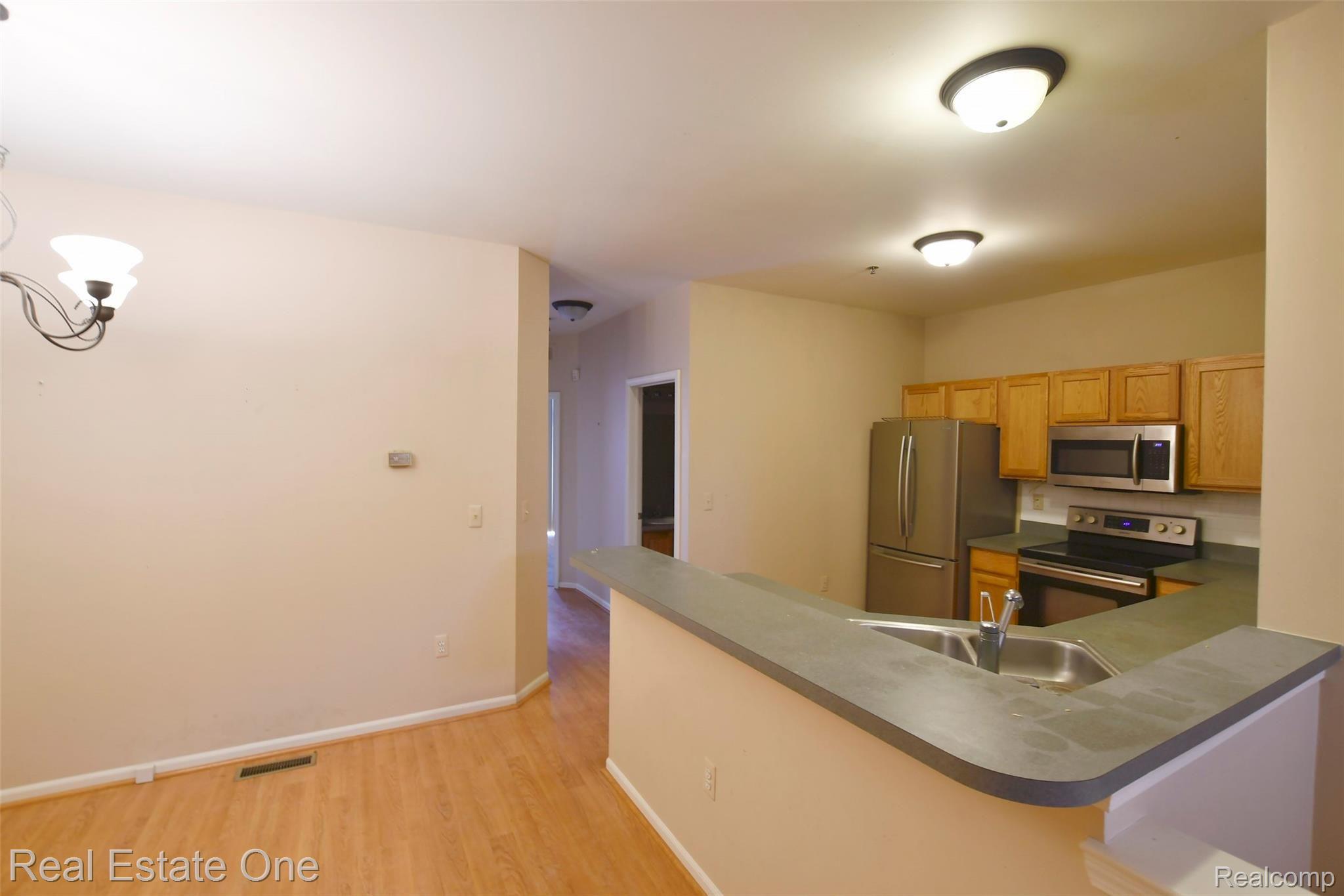 20281 Rodeo Court Southfield, MI 48075 - Photo 4 of 13 Kitchen0.jpg