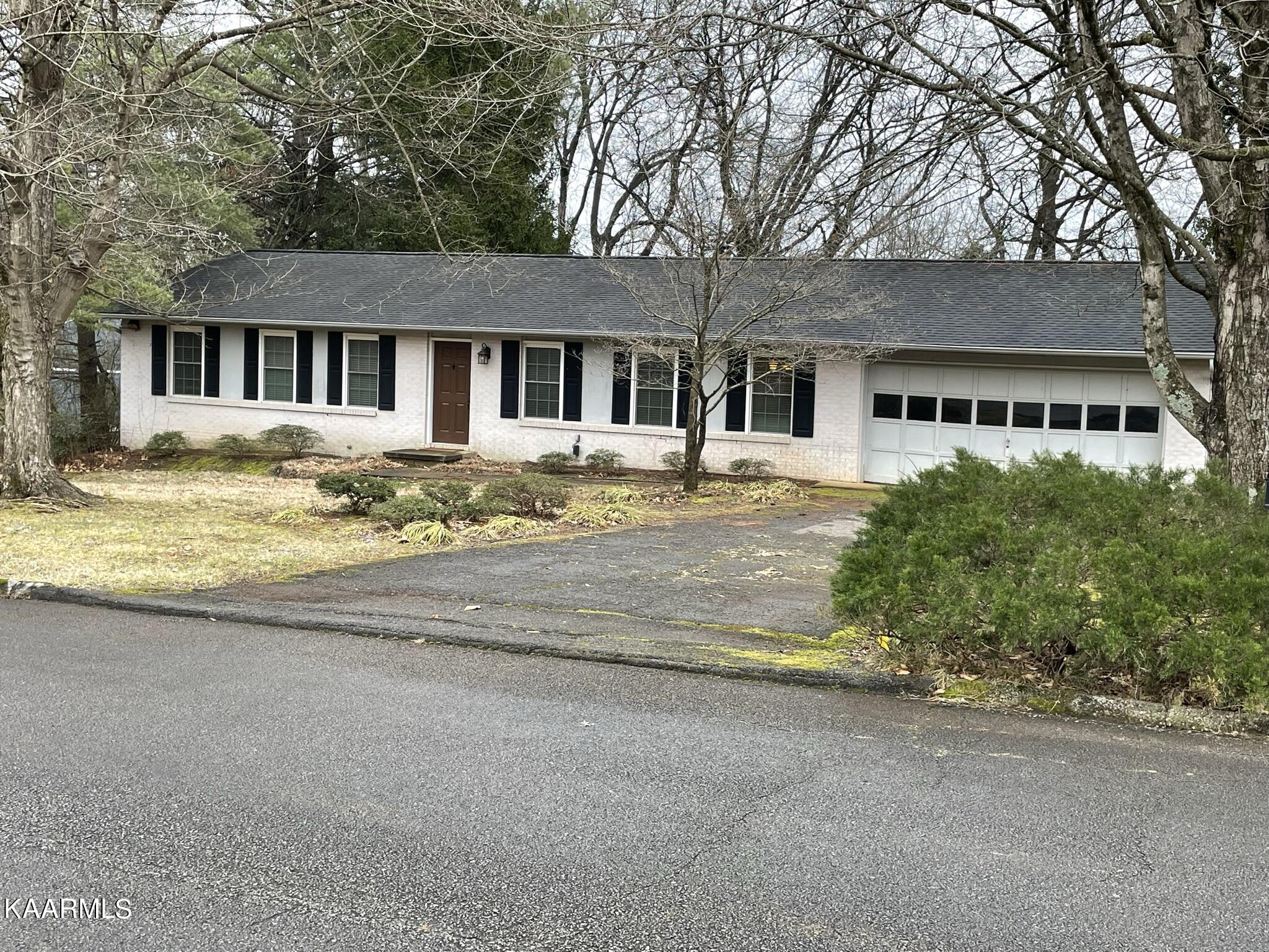 1638 Colonade Road Knoxville, TN 37922 - Photo 1 of 12 IMG_2739