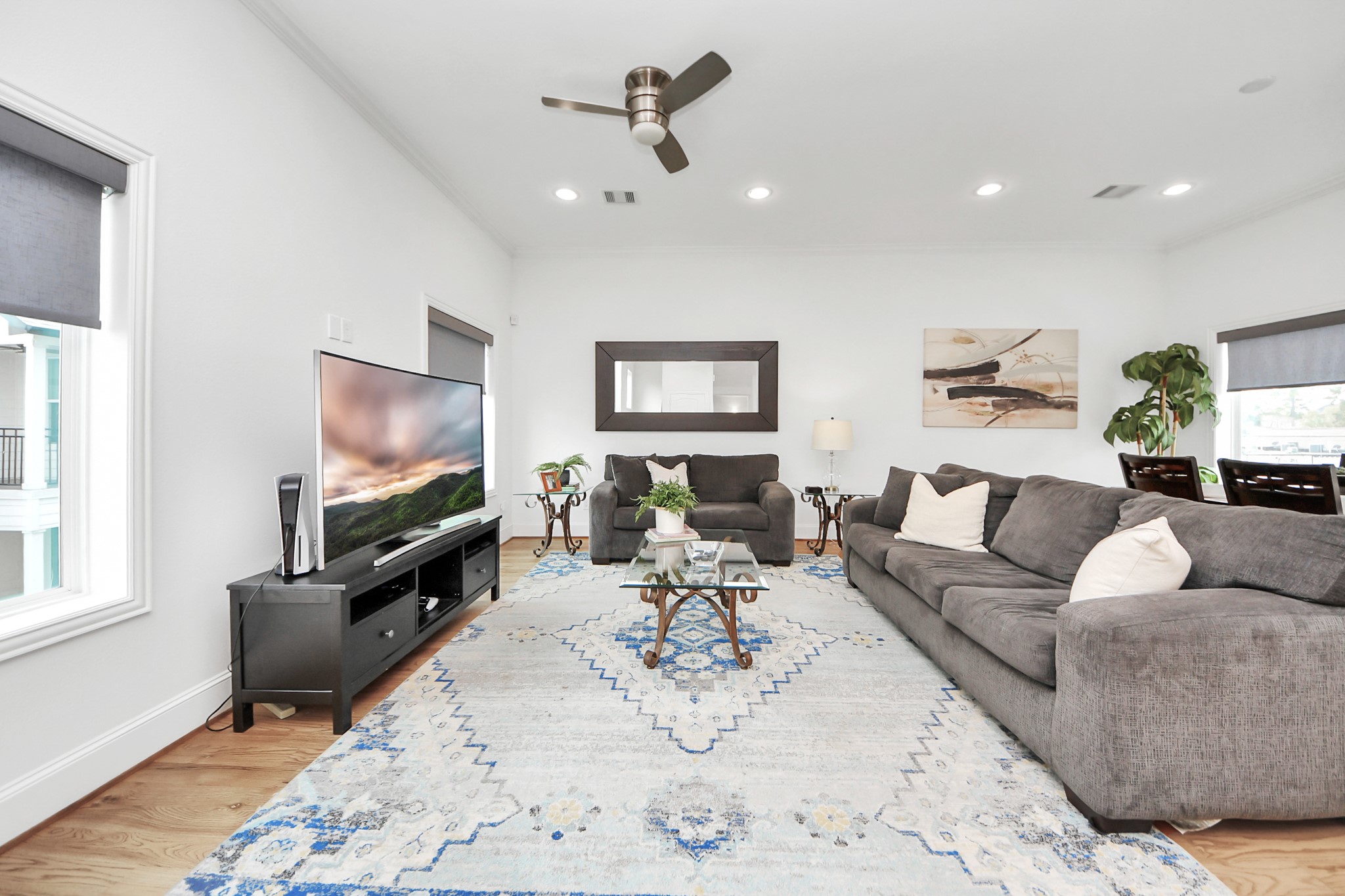 1628 West 24th Street Houston, TX 77008 - Photo 19 of 41 Thoughtful and spacious living room with high ceilings, real wood flooring and crisp white walls.