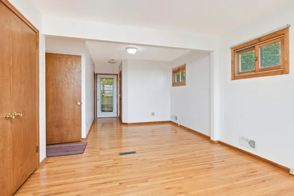 $3,200 | 5867 Central Avenue Northeast, Fridley, MN 55432