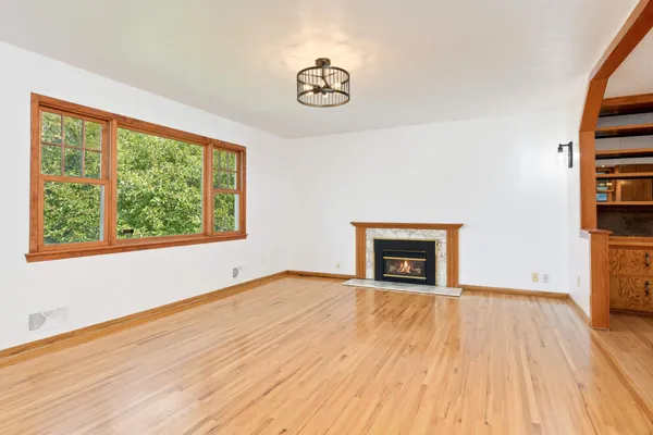 $3,200 | 5867 Central Avenue Northeast, Fridley, MN 55432
