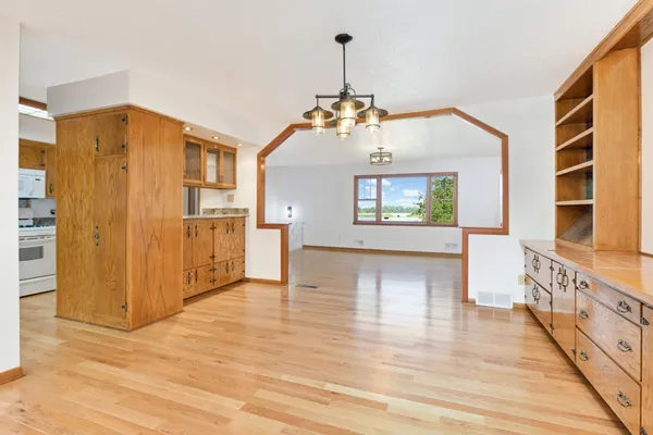 $3,200 | 5867 Central Avenue Northeast, Fridley, MN 55432