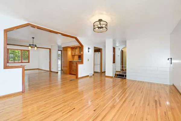 $3,200 | 5867 Central Avenue Northeast, Fridley, MN 55432