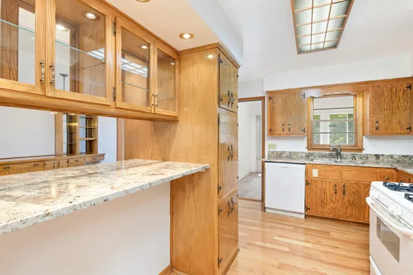 $3,200 | 5867 Central Avenue Northeast, Fridley, MN 55432