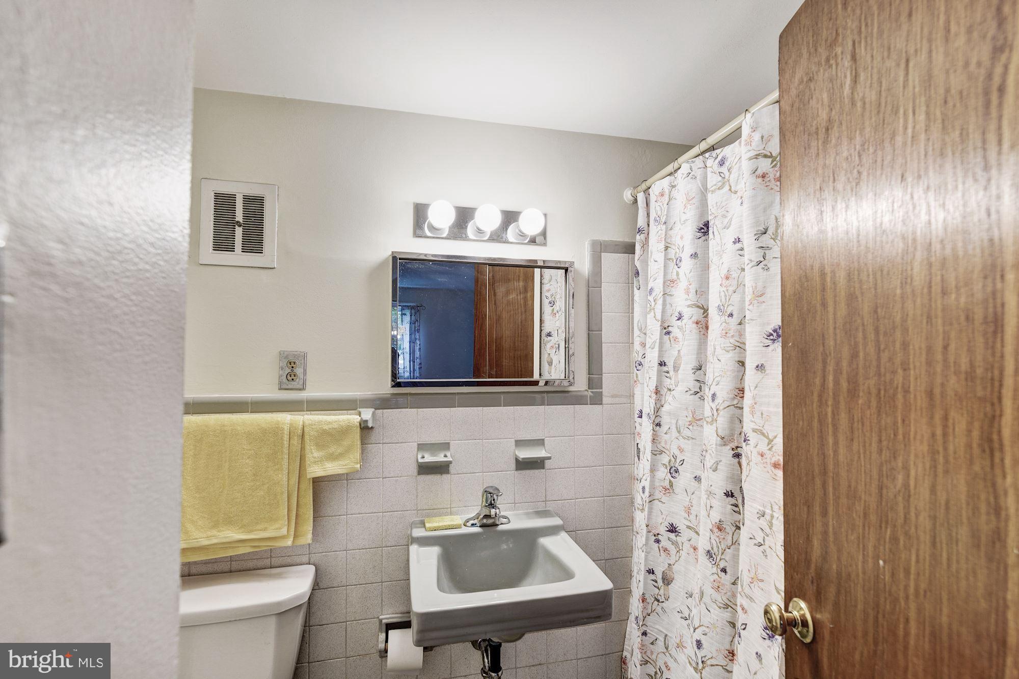 412 North Wayne Avenue, Unit 107 Wayne, PA 19087 - Photo 15 of 20 Bathroom