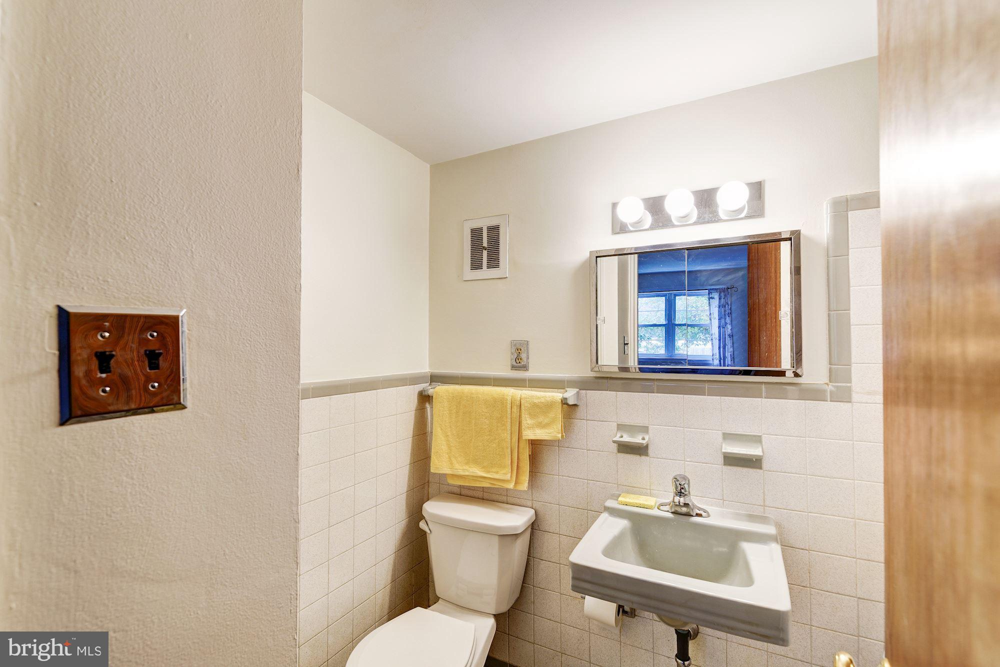 412 North Wayne Avenue, Unit 107 Wayne, PA 19087 - Photo 16 of 20 Bathroom