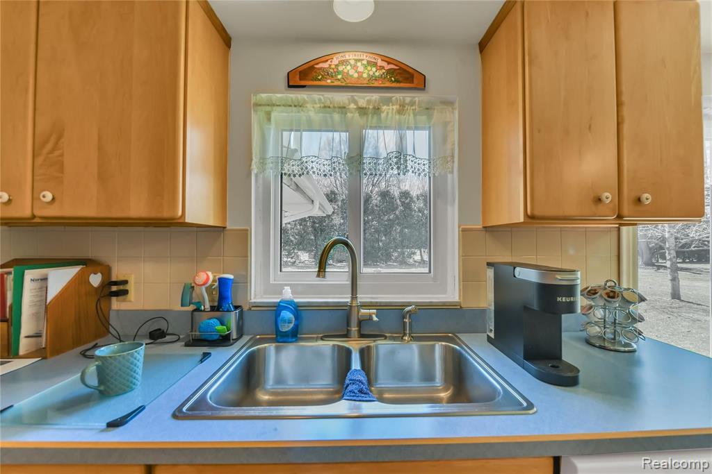 2073 Walton Boulevard Rochester Hills, MI 48309 - Photo 8 of 29